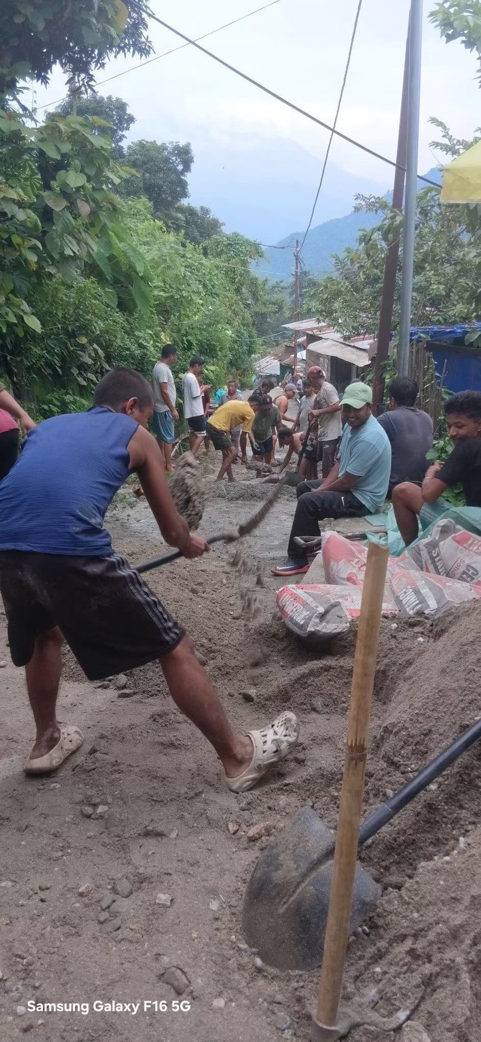 लिम्बुबस्तीको भित्री बाटो: ६ वर्षपछि फेरि उदय किरण संघको अगुवाइमा मर्मत सुरु